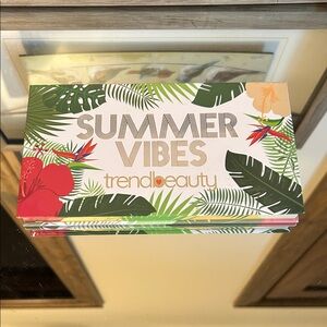 Summer Vibes Eyeshadow Palette - Vibrant Colors